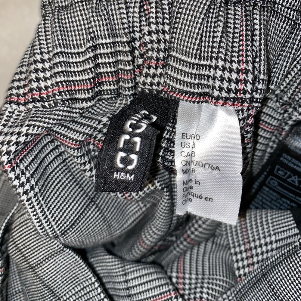 H&M Women’s Dark Grey Plaid Shorts - Picture 10 of 10